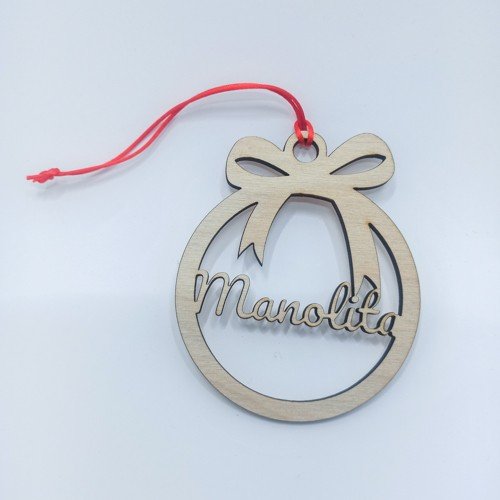 Bola de Navidad de madera con detalle de lazo personalizada con el nombre
