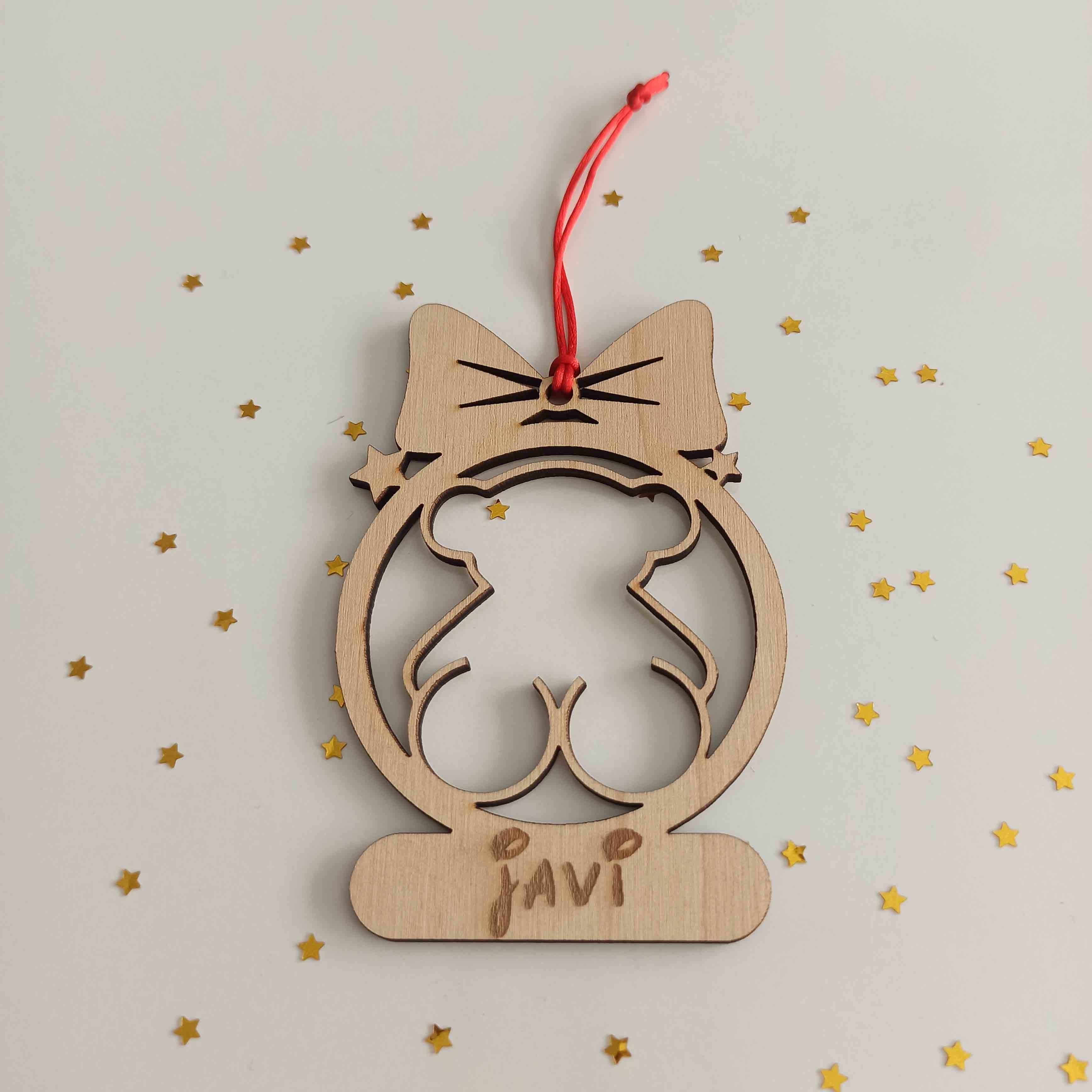 Bola de navidad en madera personalizada con dibujo de oso y nombre